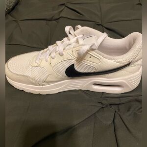 💙Nike Air, Size 7.5 Great Condition ‼️Cleaned and Santized. Fits Women 9-9.5❤️